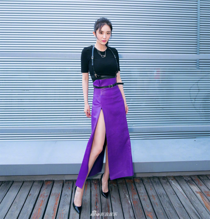 Chân váy màu tím