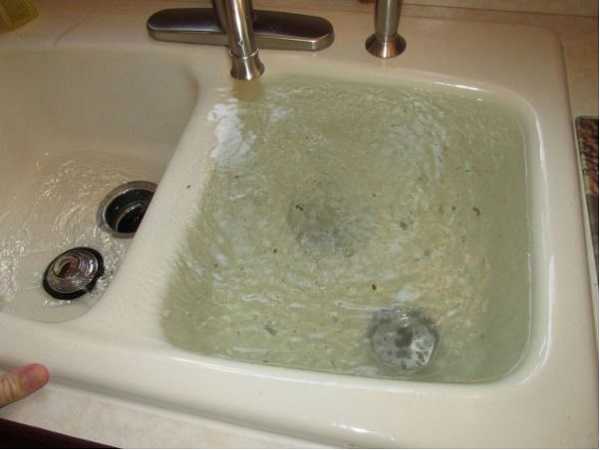 Chỉ 150k, Thanh Bình giúp bạn xử lý vấn đề tắc nghẽn chậu rửa