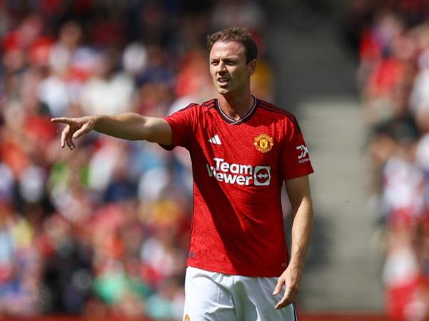 Tin chuyển nhượng 7/8: MU ký hợp đồng với Jonny Evans