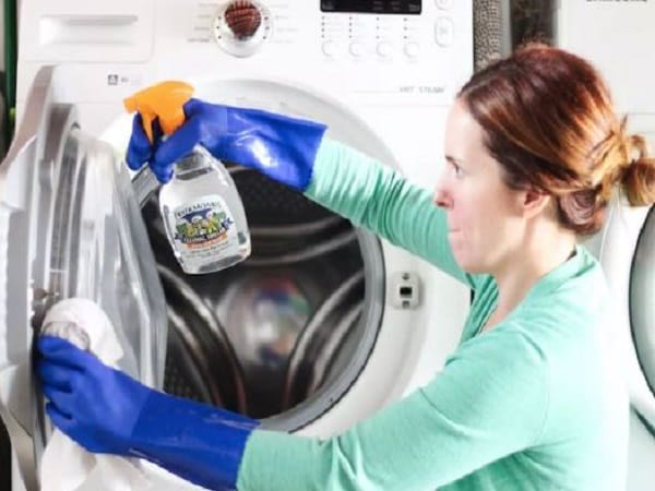 Cách làm sạch bên ngoài máy giặt