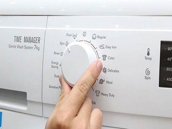 cách làm sạch máy giặt: Khử mùi hôi cho máy giặt