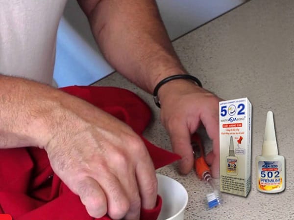 Tẩy Keo 502 Dính Vào Quần Áo, đồ vật