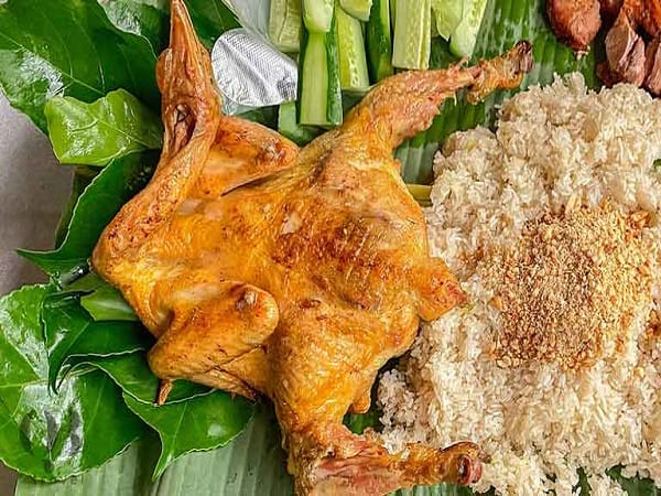 Thưởng thức ẩm thực địa phương