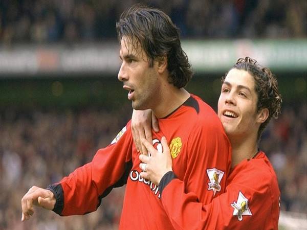 Cristiano Ronaldo từng bị đàn anh Van Nistelrooy bắt nạt