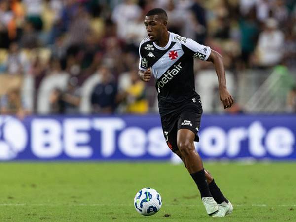 Rayan mang lại những gì trong đội hình của Arsenal? Rayan mang lại những gì trong đội hình của Arsenal?