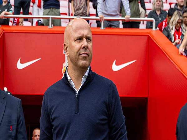 Huấn luyện viên Liverpool hiện tại là ai?